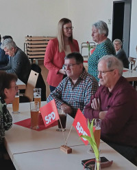 Konrad Schell und Nicole Bäumler im Gespräch