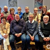 Neuwahlen stehen auf der Tagesordnung bei der Mitgliederversammlung des SPD Unterbezirks Weiden-Neustadt-Tirschenreuth. Mit dabei sind (vorne, sitzend, von links) Brigitte Scharf, Heinrich Rewitzer, Horst Fuchs, Erich Völkl sowie (dahinter) einige Beisitz